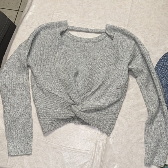 Cropped grey sweater with open back - Picture 2 of 2